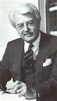 Promotional picture of Les looking dapper as ever!